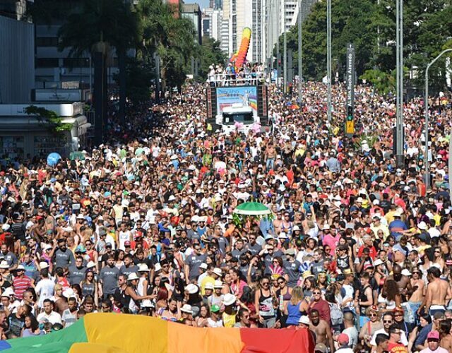 cropped-1200px-Sao_Paulo_LGBT_Pride_Parade_2014_14108541924.jpg