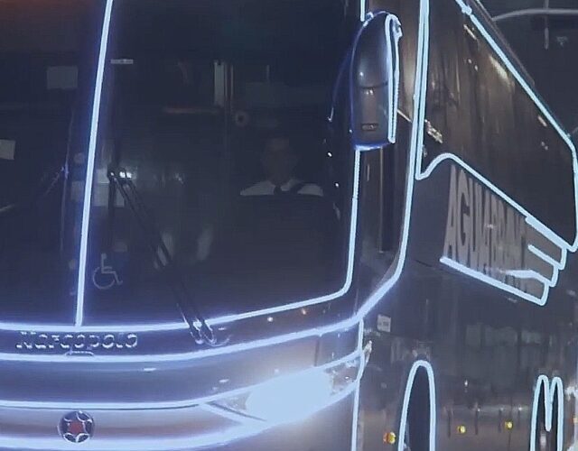 Ônibus iluminado